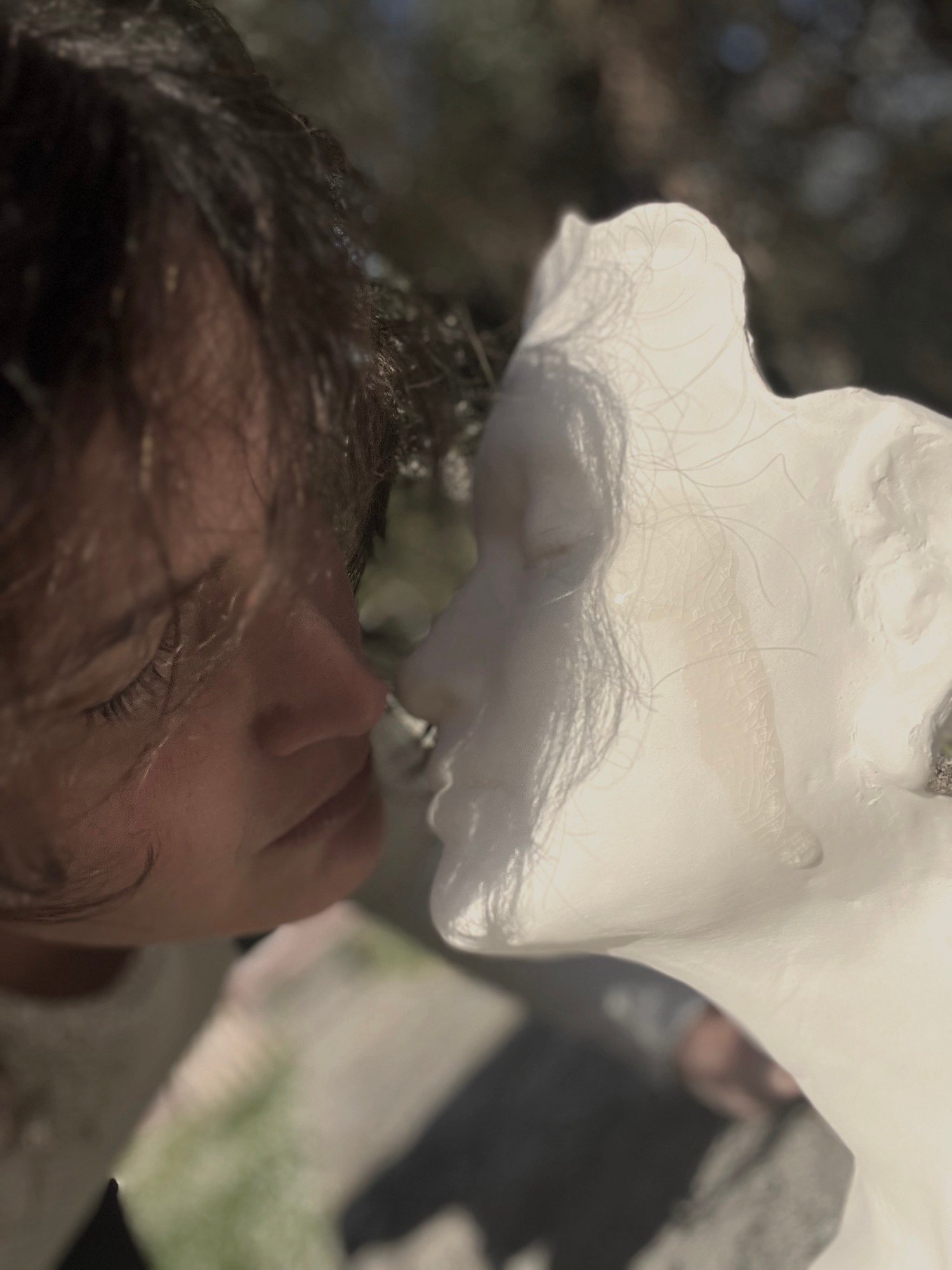 Embrasse La Larme à l'Œil, Ceramic