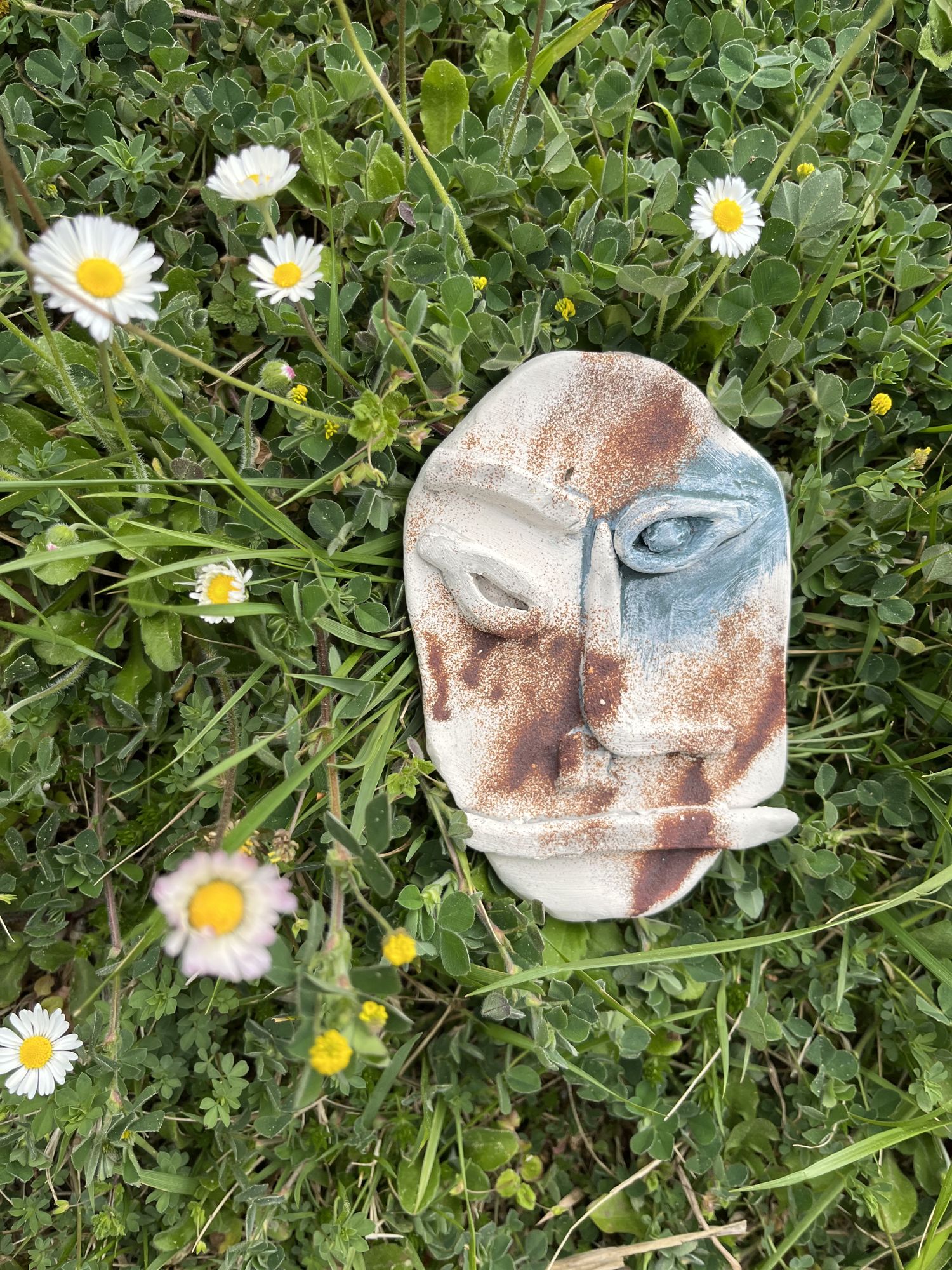 Les Légères, Bas-relief, bisque earthenware and oxides